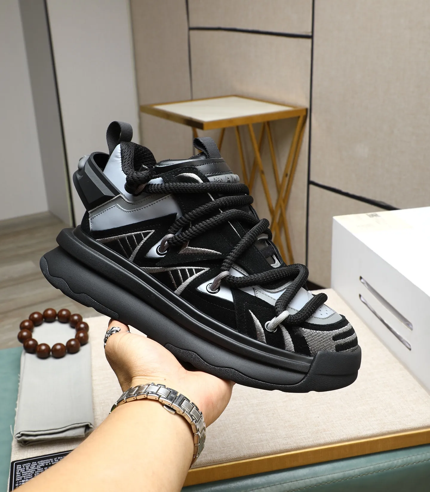 Men's men's shoes💰600 [AMIRI～AMIRI] 2025 spring and summer series new casual shoes🆕The large tongue on the upper and the cross shoe string design are very special! Made of cowhide➕multiple materials spliced➕in breathable mesh, thickened and oversized foam-resistant outsole, it will look good on whoever wears it! The appearance is responsible, the feet are retro and handsome! Size:39-44 (38, 45, 46 customized)